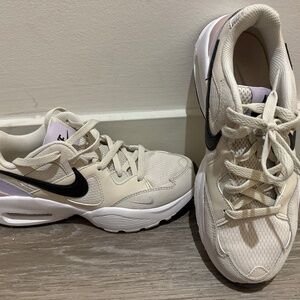 Women’s Nike sneakers